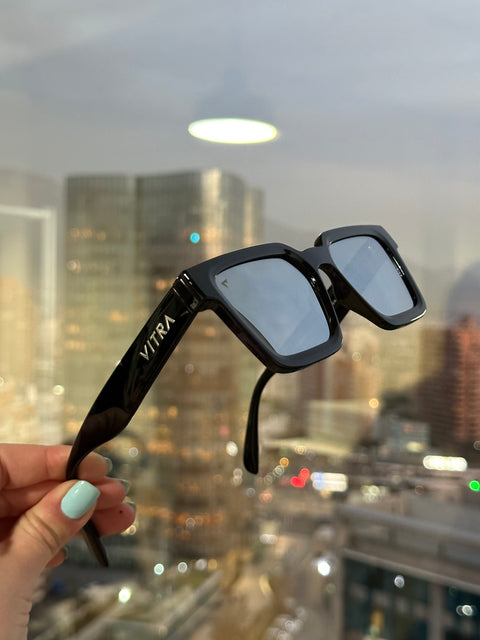 https://vitrachile.cl/products/idol-black-mirror-polarised