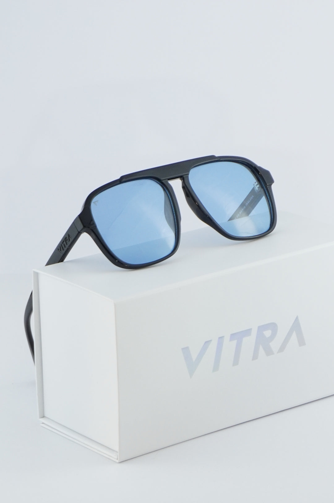 Royal Black Stark Polarised – Vitra Chile