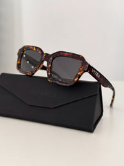 Lotus tortoise smoke polarised