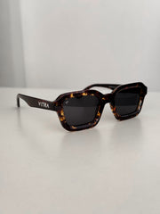 Lotus tortoise smoke polarised