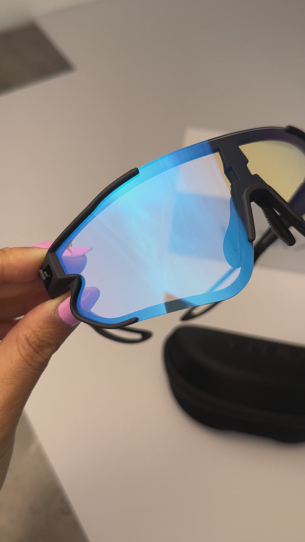 Sporty black photochromic blue polarizado