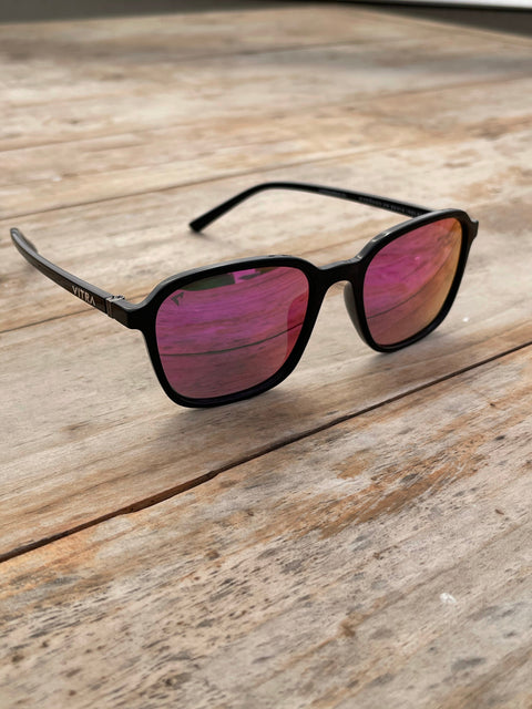 Legacy Black magenta polarised