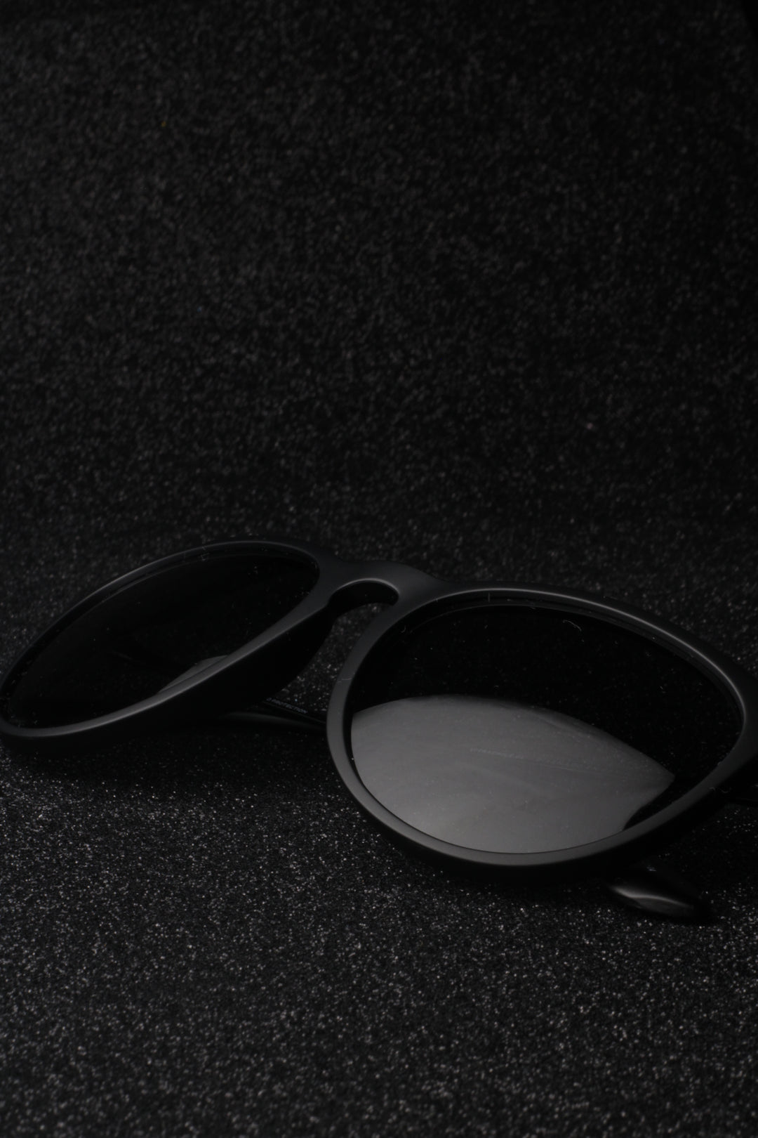 Intense Black Polarised – Vitra Chile