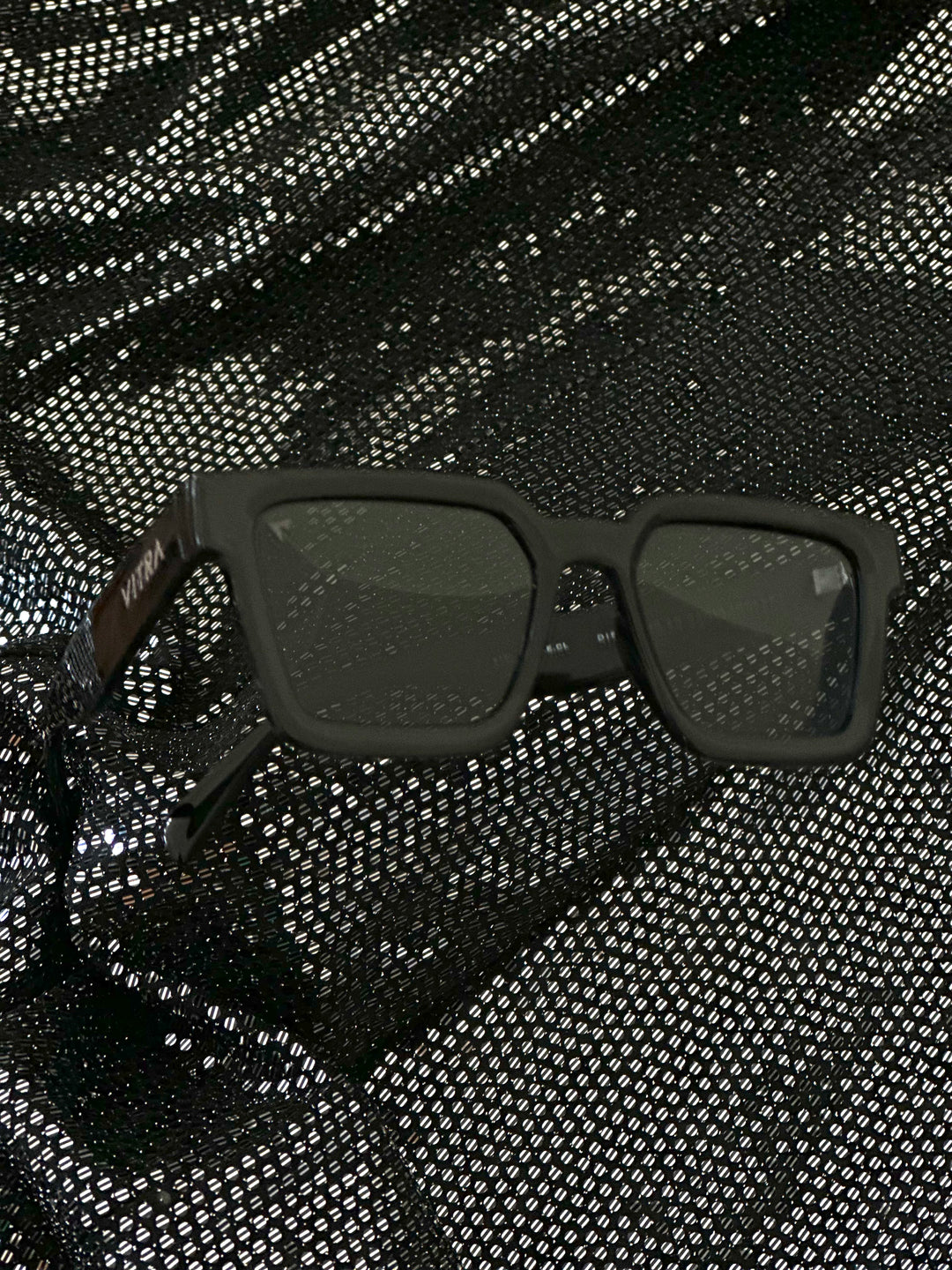 Idol Black Polarised – Vitra Chile